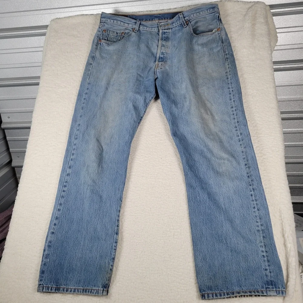 Levi's 501 Original Fit Jeans Mens 40x32 Light Wash Blue Straight Button Fly